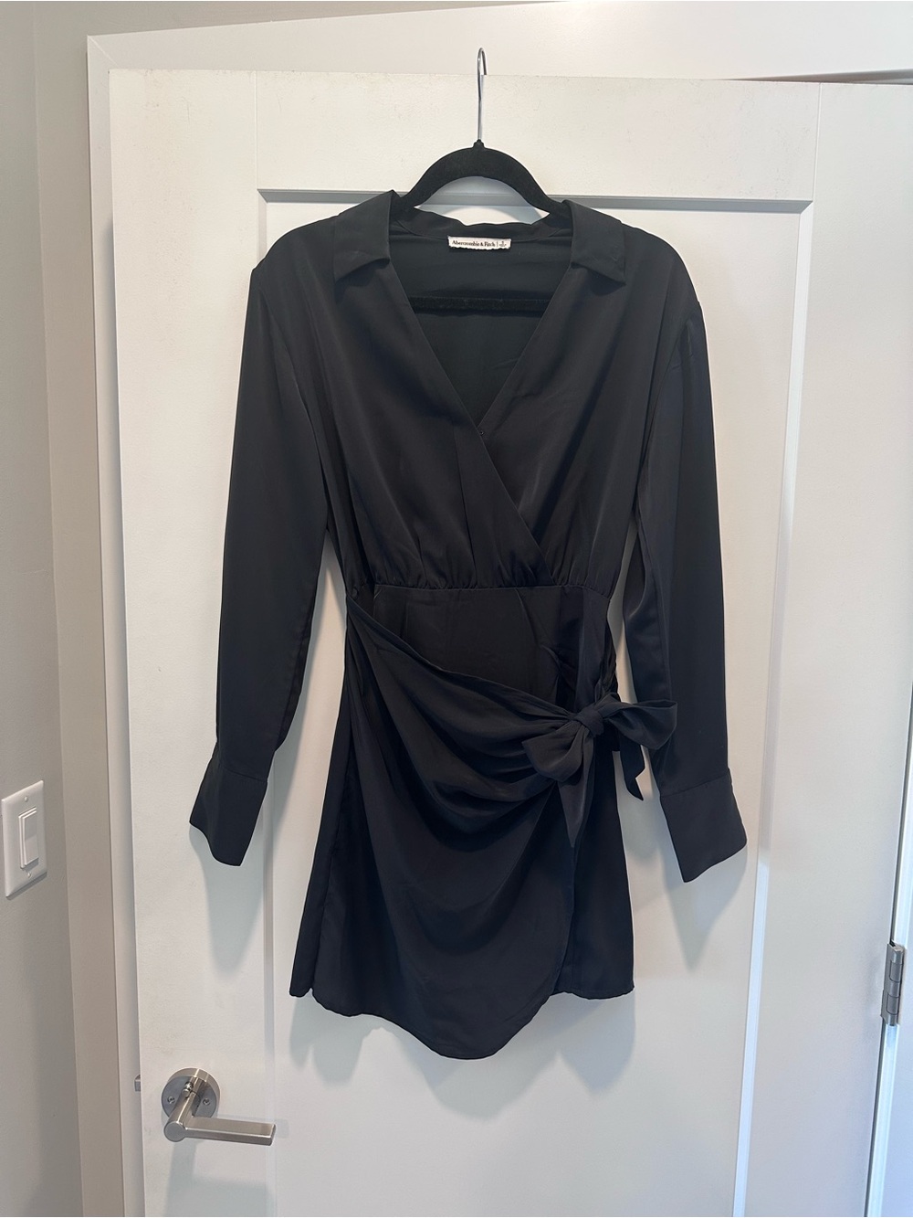 ABERCROMBIE AND FITCH Black Wrap-Style Long Sleeve Dress